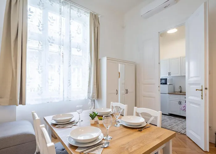 Very - Very Cozy - Quiet Sleep Apartament