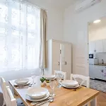 Very - Very Cozy - Quiet Sleep Apartament